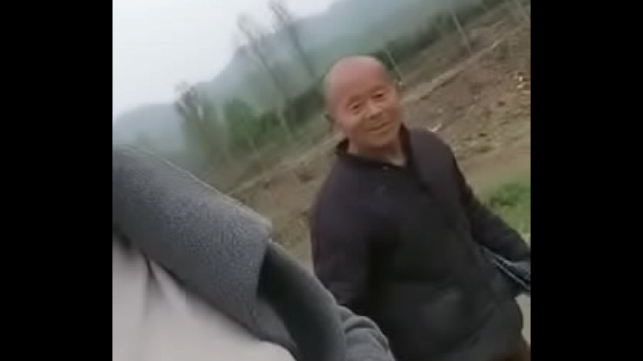 Slutty girl seduces old man to have sex outdoors