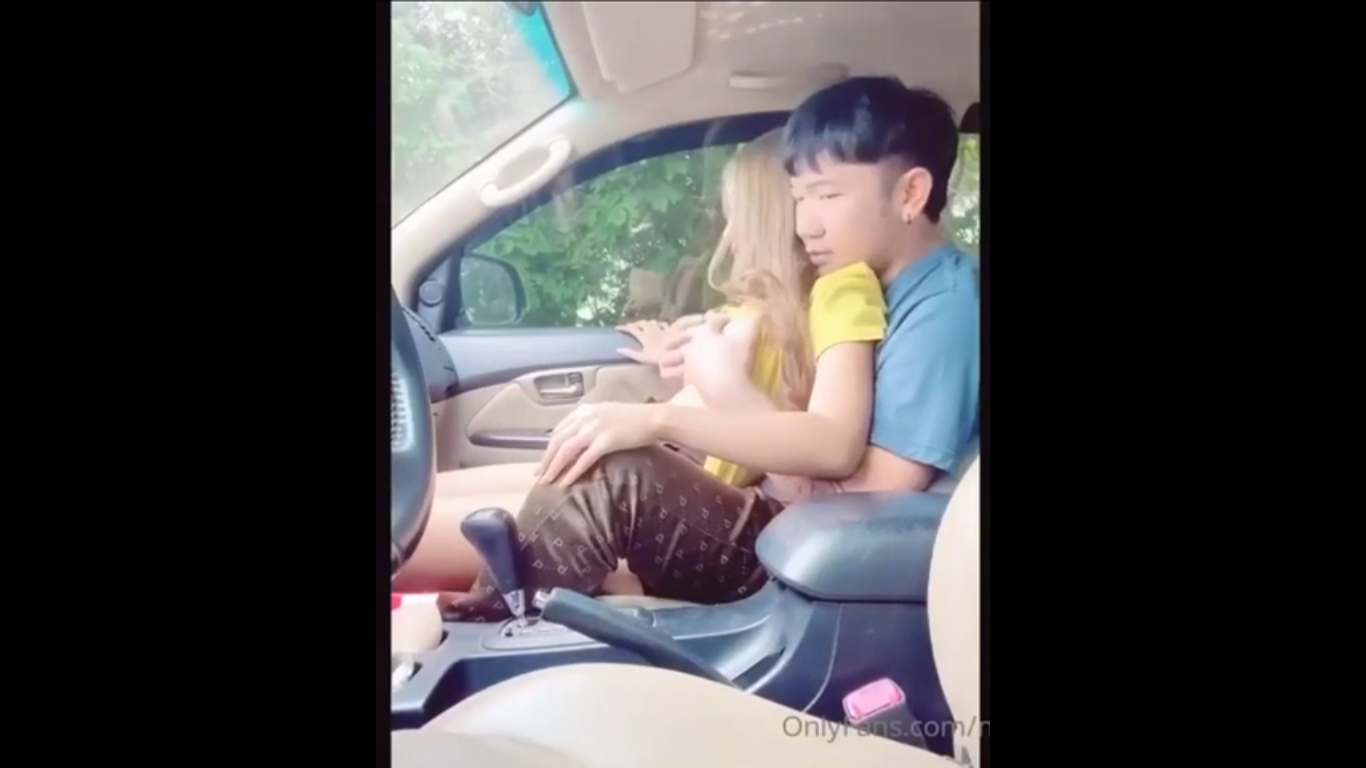 TH-871 Natchalabibi2929 คลิปหลุดonlyfan น้องณัทชาสก๊อยนมใหญ่เย็ดคู่ขากันบนรถเลยเงี่ยนทนไม่ไหวแวะข้างทางแล้วเจอจกหีเงี่ยนๆ หันมานั่งควยร่อนบดเสียงหลงแล้วสลับโดนเย็ดตอกน้ำว่าวกามแตกคาหี